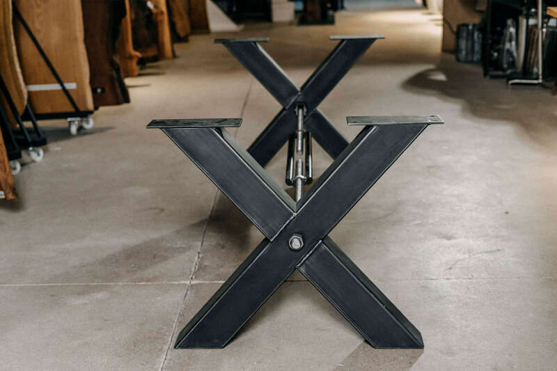 Stahlkreuz Tischgestell nach Maß