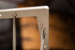 Perl Beige Oberfläche mit vorgebohrten Löchern für Tischplatten