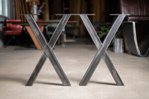Tischgestell aus 2 Stahlkreuz Beinen aus Stahl