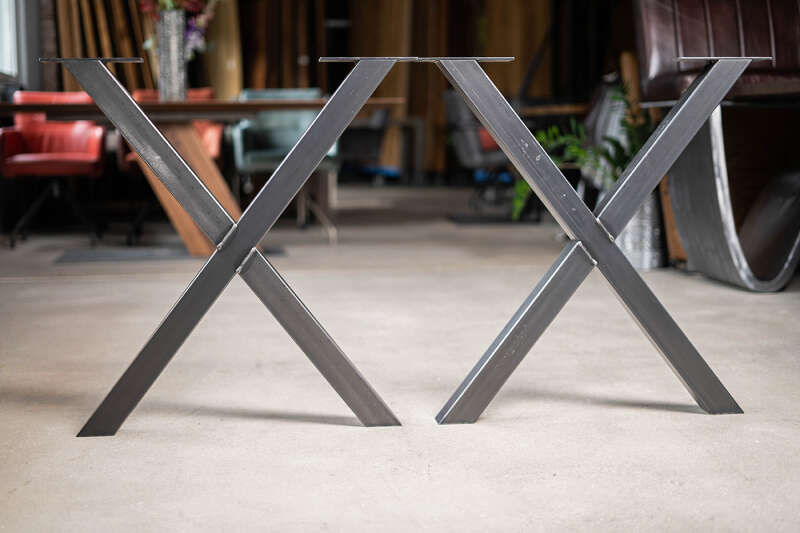 Tischbeine aus massivem Stahl in Kreuz Form Tara