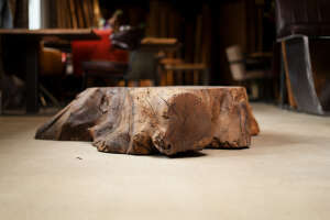 Baumstamm Tisch aus Nussbaum 130x125x27 cm - #custom.ansicht# 4