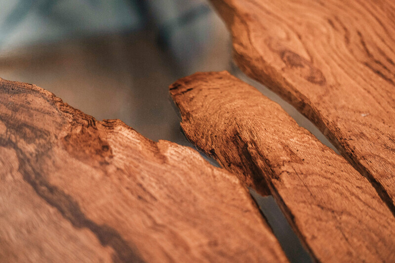 Eichenholz Baumscheibe mit transparentem Epoxy