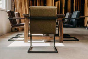 Ergonomischer Leder-Armlehnstuhl mit Freischwingergestell perfekte Kombination aus Komfort und modernem Design