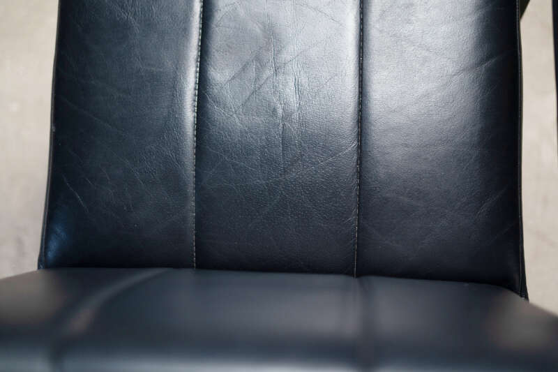 Gesteppte Sitzfläche Freischwingstuhl Detail