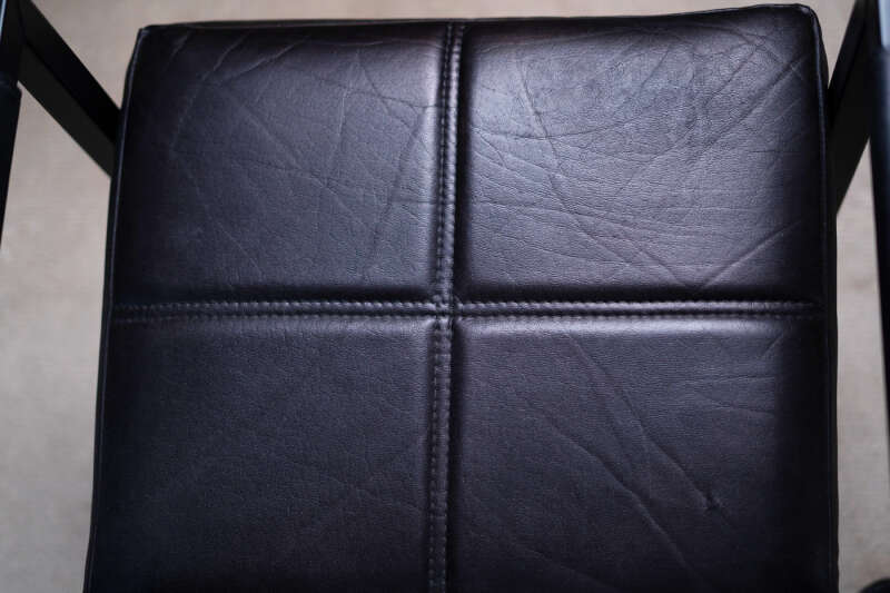 Esszimmerstuhl mit gepolsterter Sitzfläche Detail