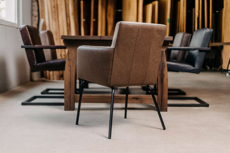 Design-Stuhl mit edler Leder- und Stoff-Sitzschale