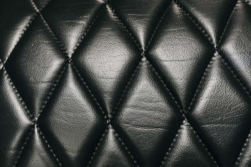 Sessel mit Diamantensteppung schwarz Detail