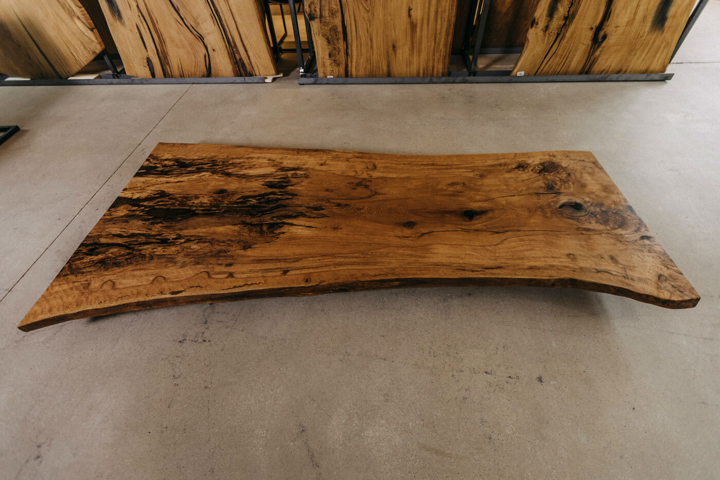 Massive Baumscheibe Holztischplatte aus Eiche geölt und glatt 260x130x5