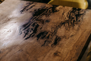 Massive Baumscheibe Tischplatte in 260x130x5 detaillierte Ansicht massiv glatt geölt