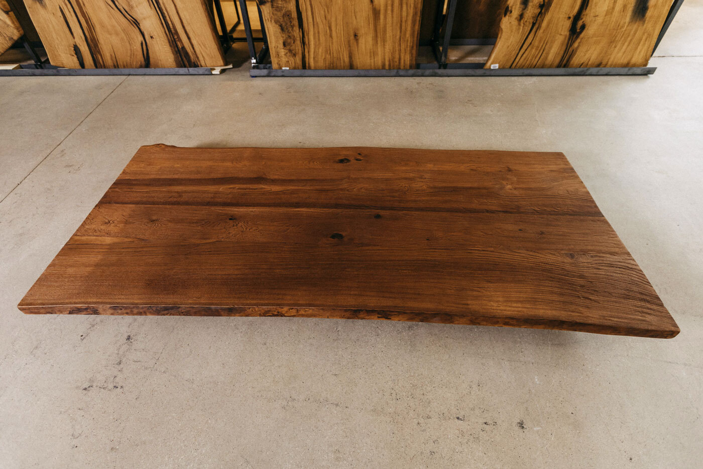 Tischplatte aus Kastanie gebürstet und gebeizt lackiert in den Maßen 220x100x5 cm
