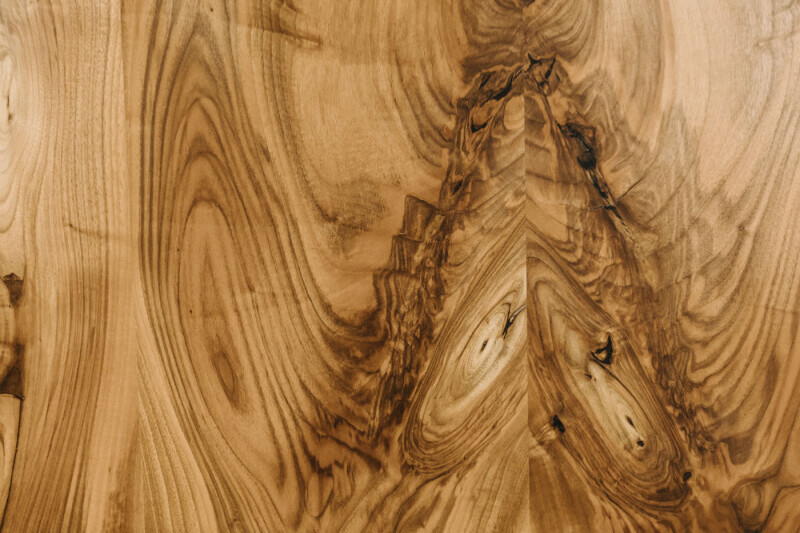 Schöne Maserung Baumkanten Tischplatte Detail