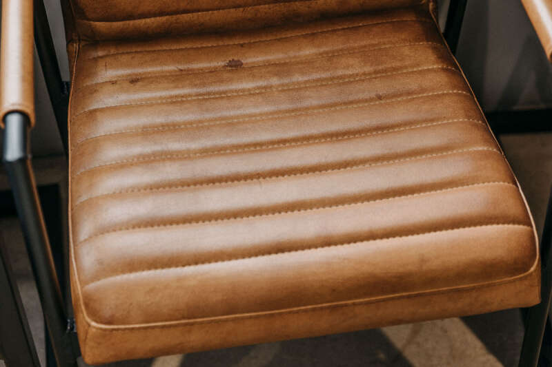 Echtlederstuhl Armlehne und Sitzfläche Detailbild
