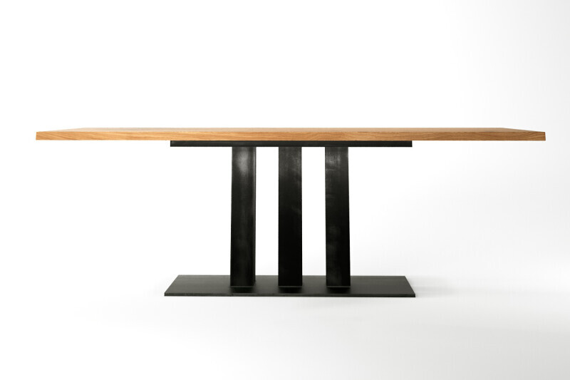 Rohstahl Tischgestell  mit Eichenholz Tischplatte
