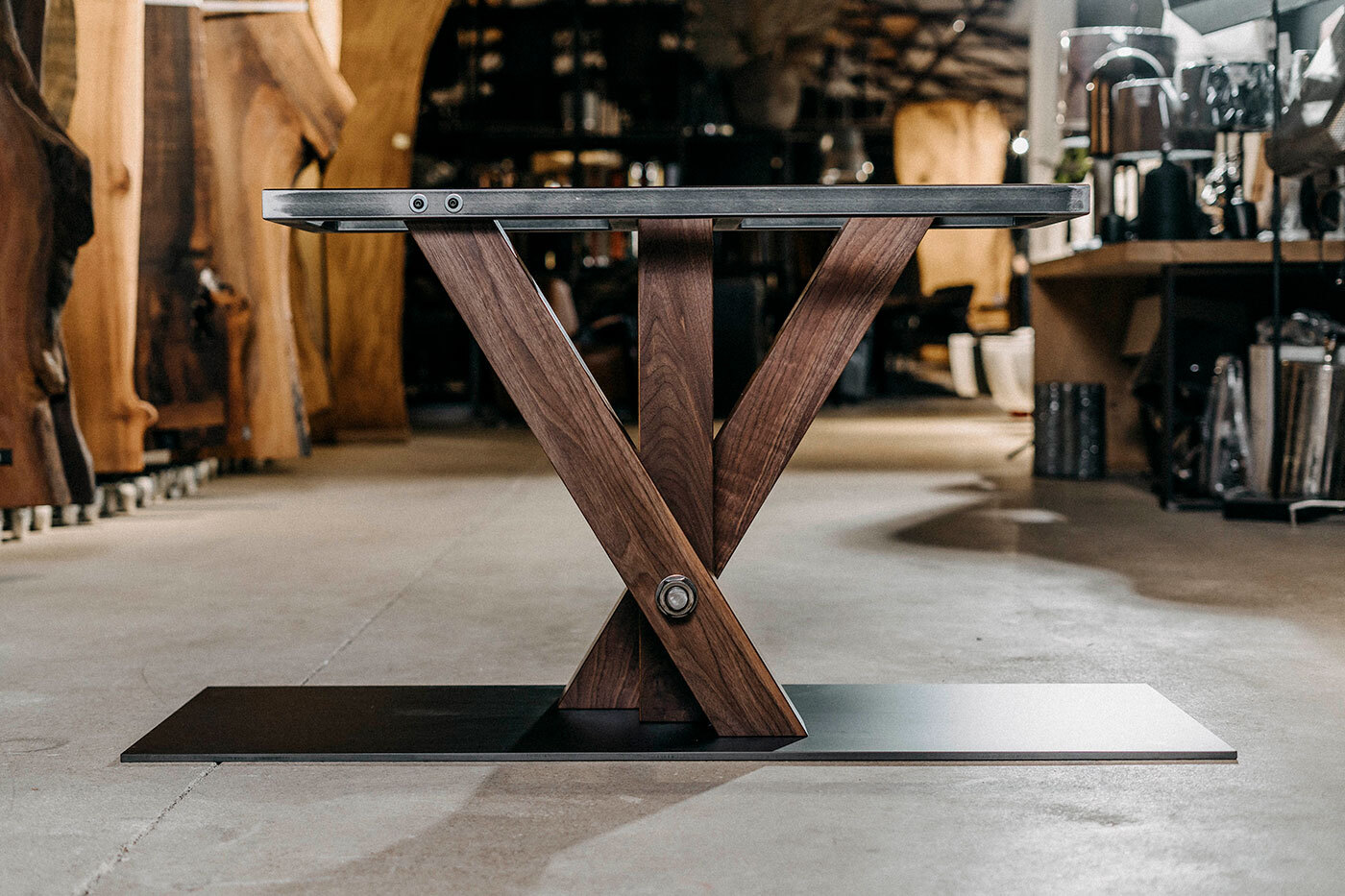 Nussbaum Tischgestell gekreuzt in Fächerform Modell Lennox