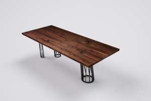 Nussbaumtisch nach Maß mit dreibeinigem Metall-Tischgestell