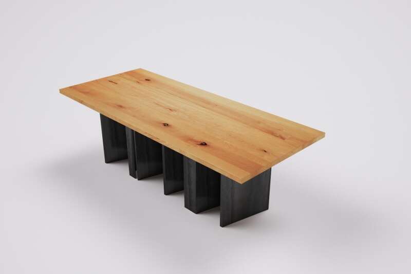 Massivholztisch aus Buche mit Metallgestell