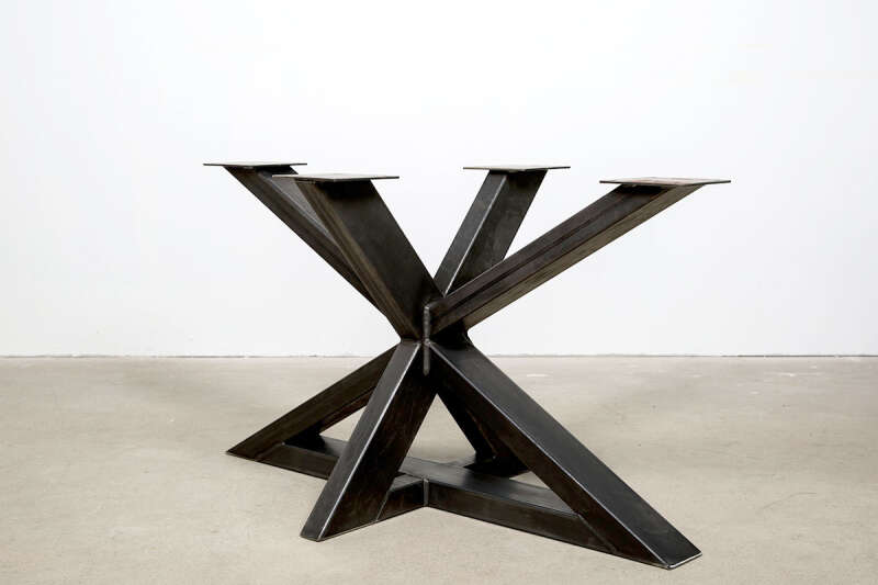 Mittelfu&szlig; Tischgestell aus Stahl kreuzf&ouml;rmig