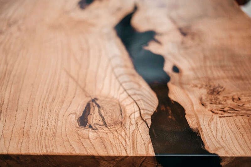 Eschenholz Unikat Tischplatte mit Dunklem Epoxid 300 x 110 x 4,7 cm - #custom.ansicht# 15