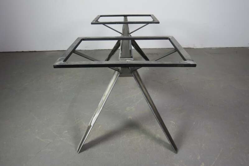 Tischgestelle aus Stahl