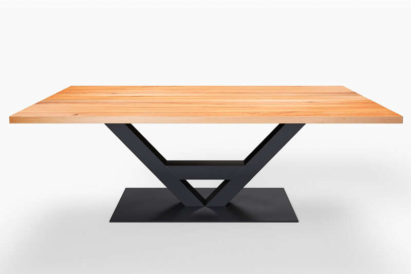 Moderner Mittelfuß Esstisch mit Tischuntergestell in A-Form