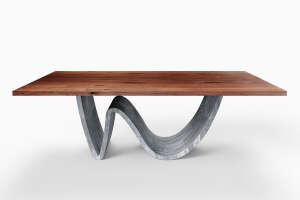 Nussbaumtisch mit Wave Tischgestell Brandung