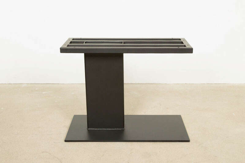 Tischuntergestell Eliott Stahlmittelfuß mit Bodenplatte