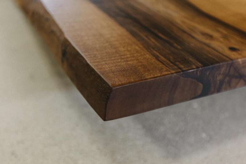 Gespiegelte Nussbaum Tischplatte mit Epoxyfüllung aus Amerika 200cm - Ansicht 7