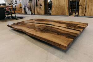 Amerikanische Baumkanten Tischplatte aus Nussbaum 200 x 120 cm - Ansicht 1