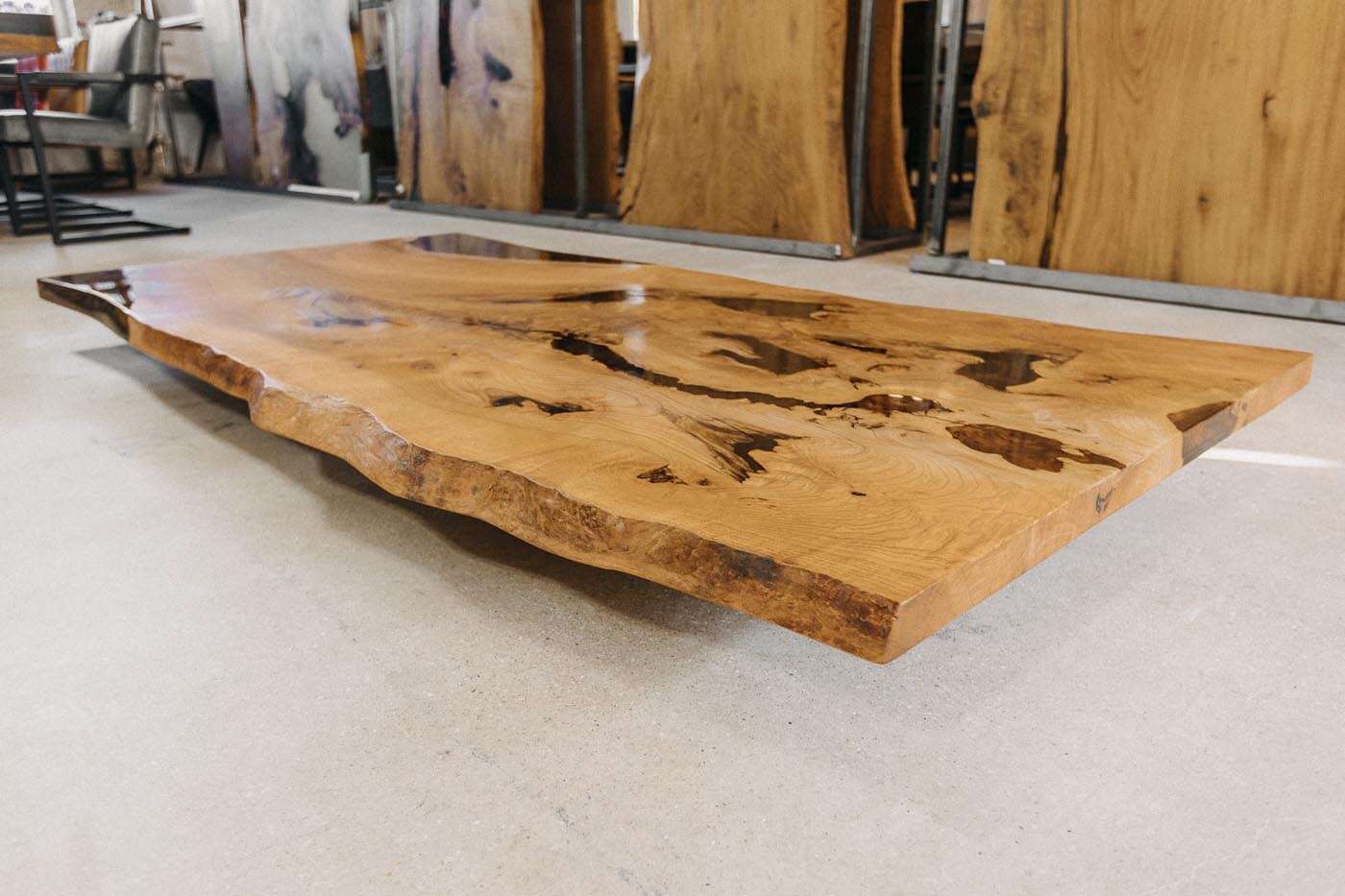 Gefüllte Giessharz Baumkanten Tischplatte aus Esche 220 x 110 x 5 cm