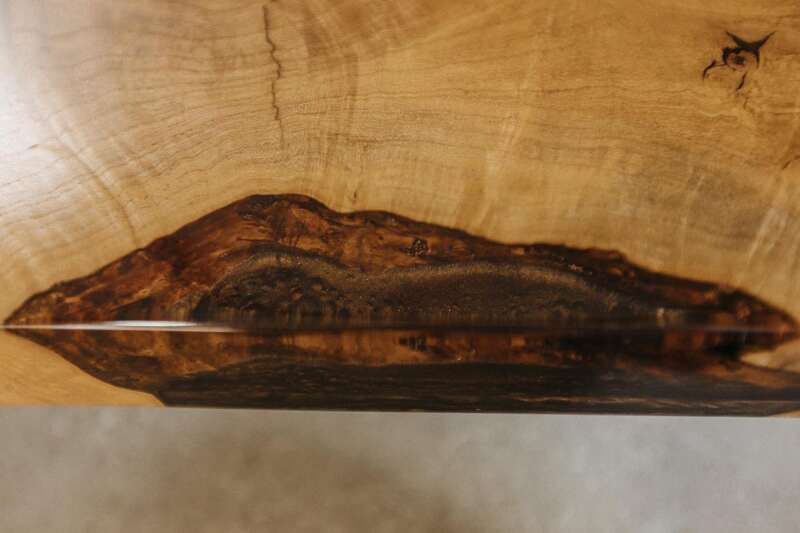 Gefüllte Giessharz Baumkanten Tischplatte aus Esche 220 x 110 x 5 cm - Ansicht 6