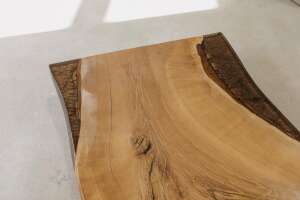 Gef&uuml;llte Giessharz Baumkanten Tischplatte aus Esche 220 x 110 x 5 cm - #custom.ansicht# 12