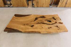 Gef&uuml;llte Giessharz Baumkanten Tischplatte aus Esche 220 x 110 x 5 cm - #custom.ansicht# 2
