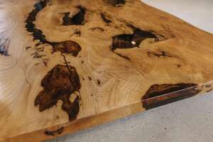 Gef&uuml;llte Giessharz Baumkanten Tischplatte aus Esche 220 x 110 x 5 cm - #custom.ansicht# 4