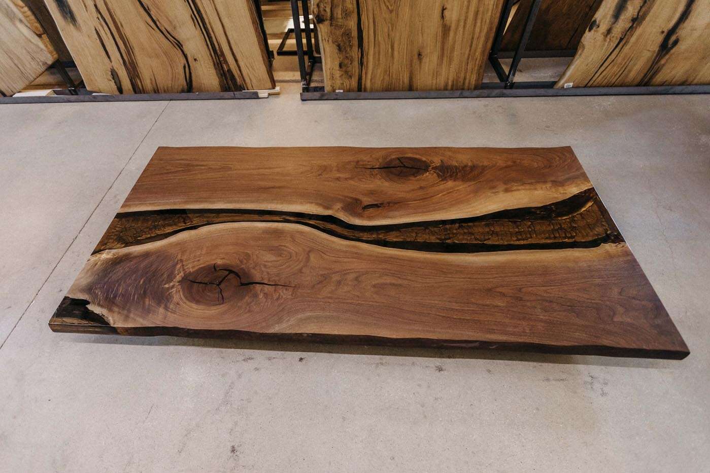 Nussbaum Tischplatte Baumkante Epoxy 220 x 105 x 5 cm