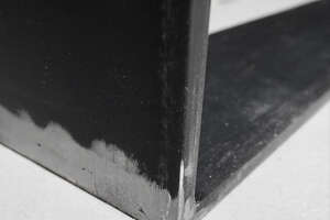 Detail Eiche-Tischplatte Baumkante
